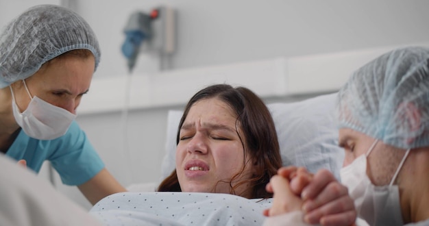 Skurcze co 5 minut ile do porodu – co to oznacza?